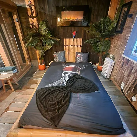 Captain's Jacuzzi&sauna * Conde-Sainte-Libiaire