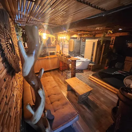 Captain's Jacuzzi&sauna Bed and Breakfast 4*